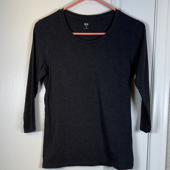 Uniqlo Charcoal Gray Half Sleeve Scoop Neck Supima Shirt Size Med EUC #5951 - Picture 1 of 4